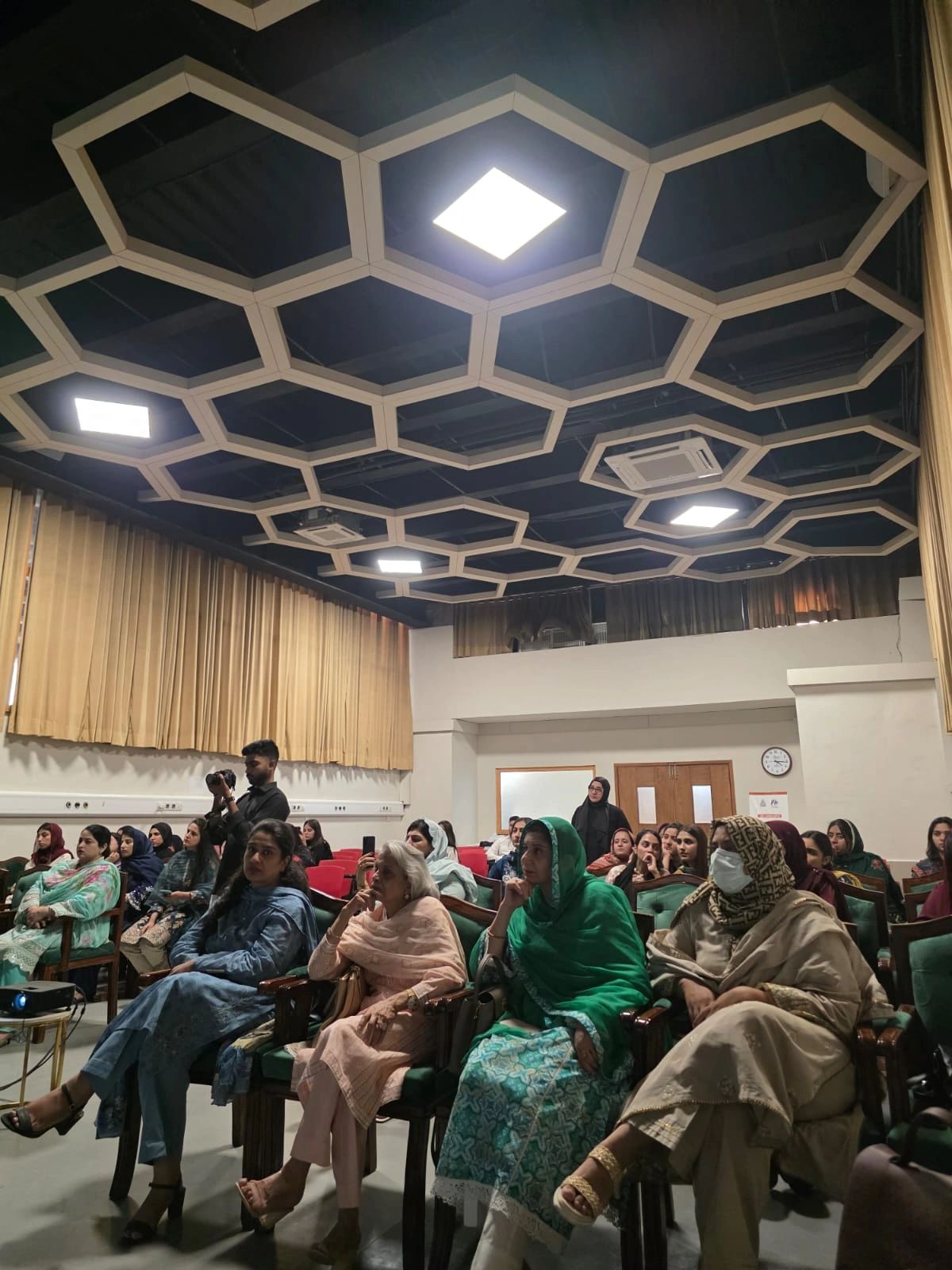 Full auditorium at the Farooq Hospital CNE session